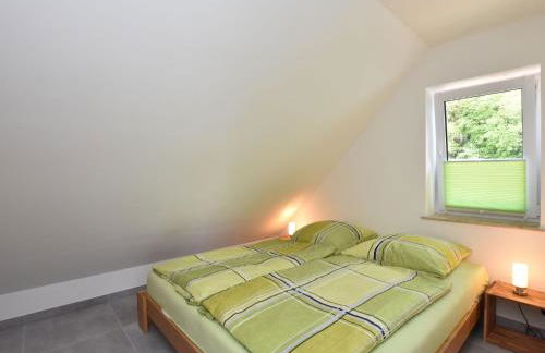 Rustic Retreat with Fireplace - Foto 18