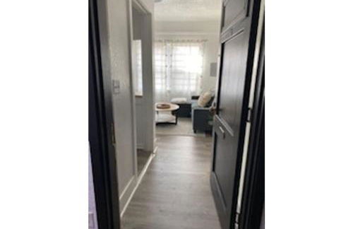 Modern Unit 212 in a 1930s Building - Foto 1