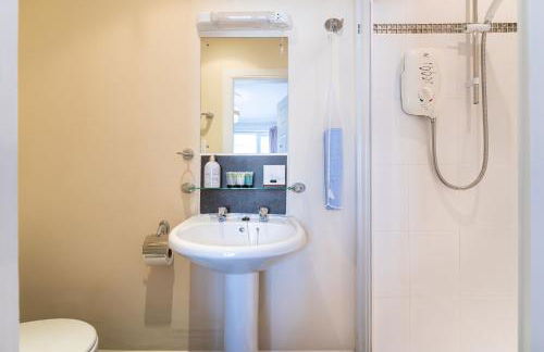 NEW Four Bedroom House - all rooms ensuite - Photo 46