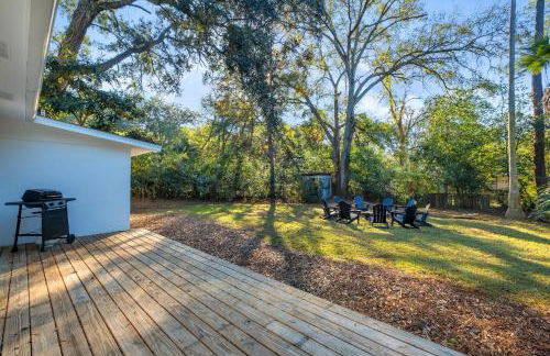 Spacious 4BD - Central Stay with Backyard & Games - Foto 28