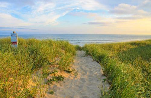 Airy Nantucket Escape in Historic Downtown! - Foto 25