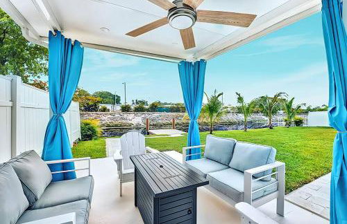 NEW Waterfront Tropic Oasis - Heated Pool, Canal, Dock, Air Hockey - Foto 5