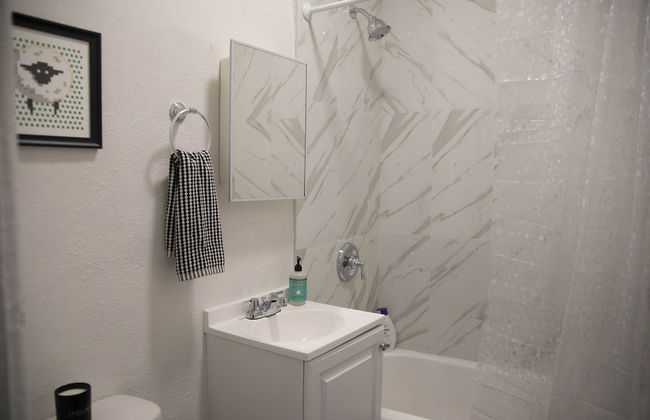 Charming Studio in Beverly Boulevard! Sleeps 2! - Photo 11