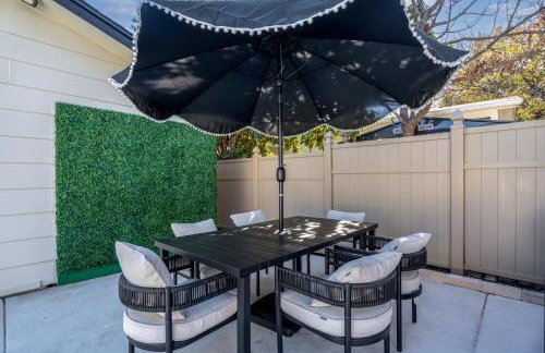 Relaxed Luxury Pet Friendly Home with Pool and Backyard Lounge in San Antonio, TX - Foto 49