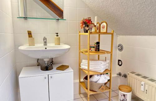 Apartment im Zentrum - Nähe Restaurant & Waschsalon - WLAN, Parkplatz, Bad & mehr - Foto 15