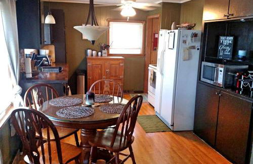 Secluded Lake Cottage Rental with a Dock and a Game Room in Hale, Michigan - Foto 25