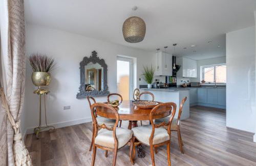 Luxurious 3 bedroom house now with FULL FIBRE INTERNET Shangri la in village of Alfrick with driveway parking for 3 cars in an area of outstanding natural beauty, superb walking,close to Worcester, Malvern showground, theatre, Malvern hills, dogs welcome - Photo 52
