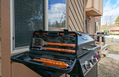 Trapper 8: Cozy 4-Bedroom Condo, 1 Minute to Yellowstone, perfect for 8 guests. - Foto 67