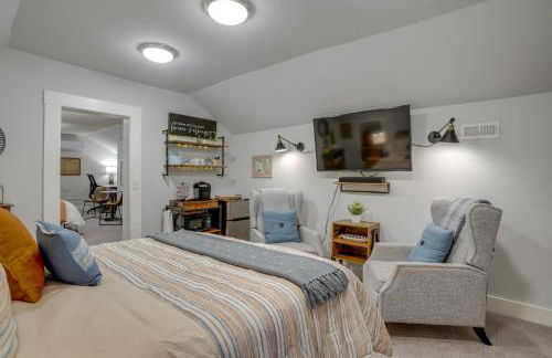 Walk to Beach Historical Fredericksburg Home - Foto 14