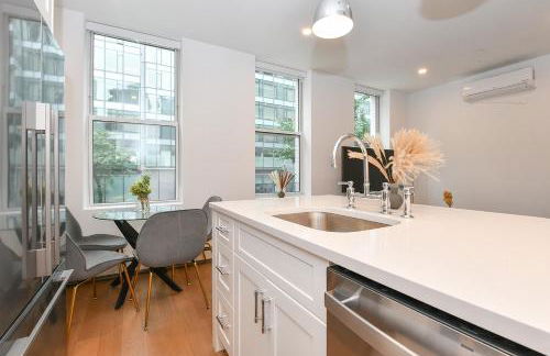 Sophisticated 3 Bedroom Duplex in the Heart of Midtown - Photo 9