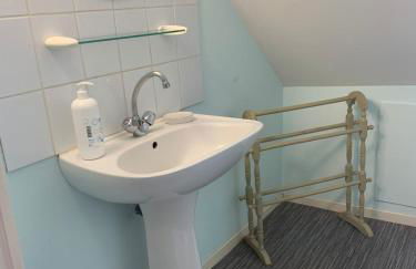 Brittany Countryside Retreat 3 Bedrooms Sleeps 6 Pet Friendly Heated Swimming Pool Free Wifi - Foto 39