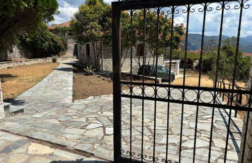 Το πετρόσπιτο - Foto 1