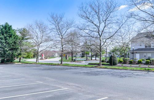 Community Pool and Private Balcony Chic Lewes Gem - Foto 22