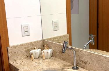 Flat Confortavel com Ar e Prox Shopping e Centro - Foto 7