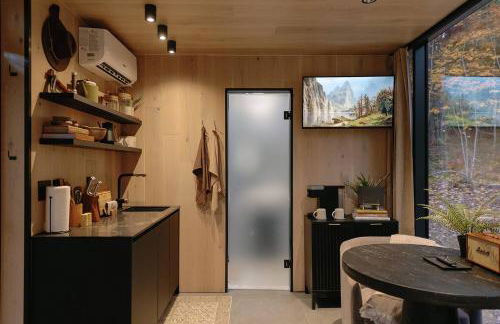 Staghorn | Modern Lux Mirror Home | HotTub & Woods - Foto 5