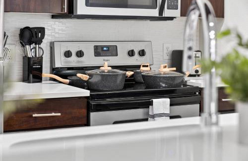 Worldcup Ready Beautifully Furnished One Bedroom Apartment in the Heart of West Village Dallas with Pool and Free Parking - Foto 11