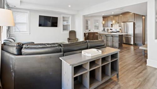 Modern 4BR 2BA Apt Steps to the Beach Open Living - Foto 5