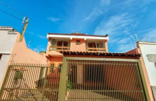 Casa grande, ampla, com 4 quartos e estacionamento - Foto 7