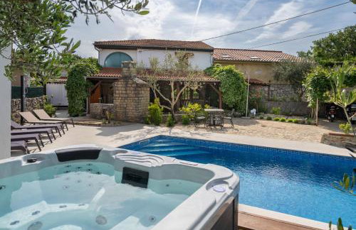 Stone Lady Holiday home with pool&hot tub,sauna,bbq,garden - Foto 2