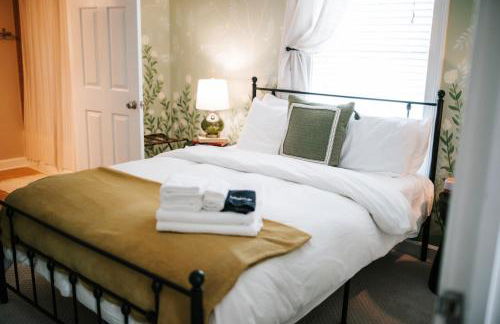 Cozy Cottage - Walk to Campus, Stadium, Downtown - Foto 16