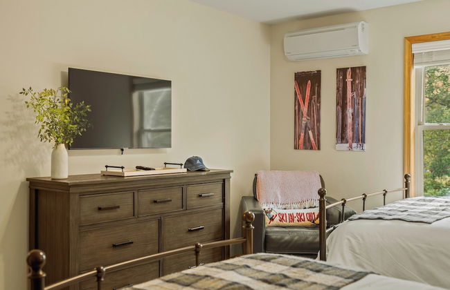 Pocono Paradise by Avantstay Lakeside Retreat, Hot Tub, Game Room, Near Beach - Foto 23