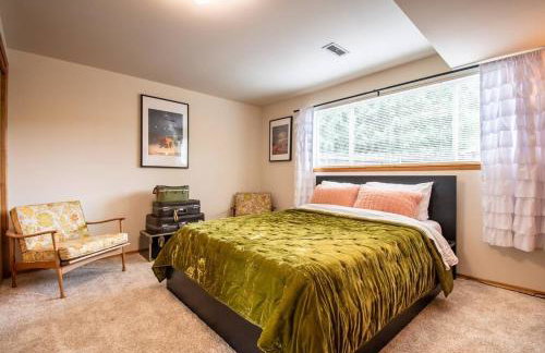 Basement Apartment w/ Hot Tub & Bombshelter! - Foto 11