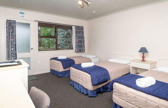 Te Anau Top 10 Holiday Park - Photo 11