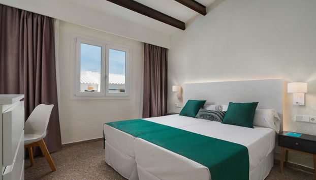 Aluasun Far Menorca - Photo 3