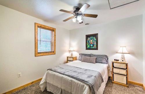 Family Home with Hot Tub - Walk to Johnson Lake! - Foto 21