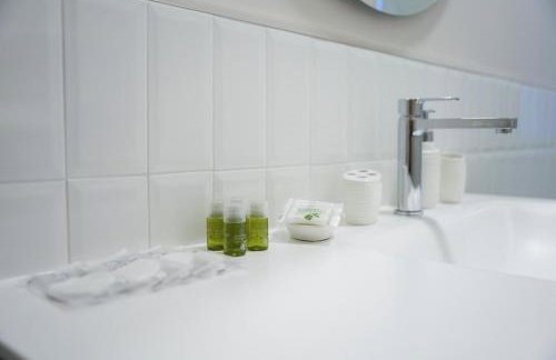 Navigli-Metro-Moda & Design District AC & Self Check-In - Photo 5