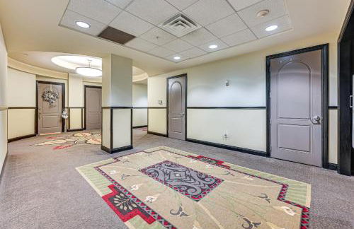 Heart of Dtwn Omaha Historical Apt with Perks - Foto 42