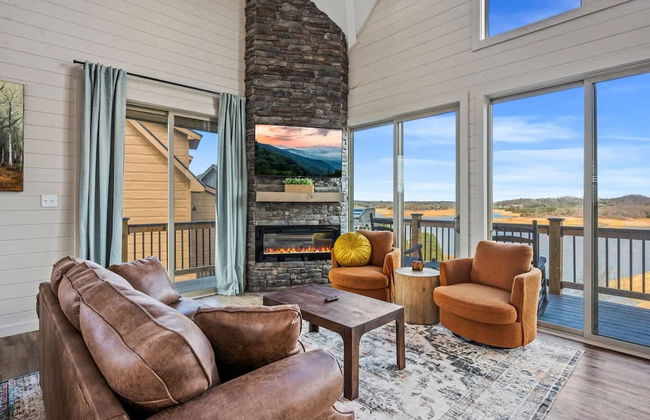 NEW Lake Cabin Sleeps 14 Indoor Pool Hot Tub - Foto 1