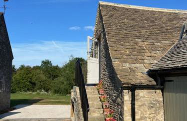 Idyllic secluded hideaway with countryside views on the edge of the Cotswolds - Photo 23