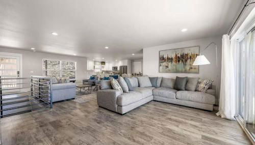 The Fox Den 4BR/3BA- Near HWY 12 Bridge-Lakefront - Foto 3