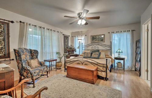 Riverfront Martindale House with 2 Covered Decks - Foto 13