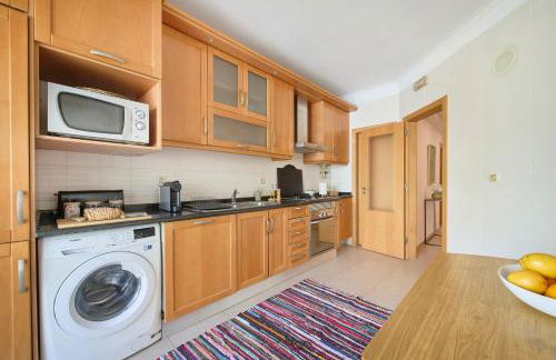 Spacious Apt Near Beach & Train, By TimeCooler - Foto 22