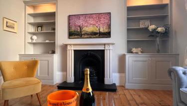 No2 Clarence grade II Regency townhouse short walk to racecourse and town centre - Foto 1