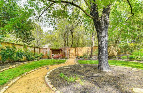 Renovated Carrboro House with Deck and Fire Pit! - Foto 28