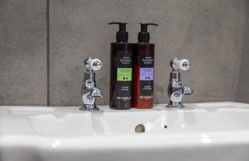 Luxe Detached 3 Bed Luxe House on Exclusive Private Estate Close to Coast Free Hot Tub Sleeps 6 Private Parking for 2 Cars - Photo 60