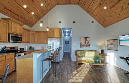 Group Getaway w/ Pool, Boat Dock 2 Homes Laguna Village Retreat by Avantstay - Foto 114