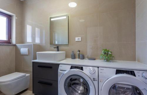 Luxurious new apartment with pool - Foto 49