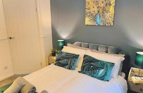 Lovely 4-bed home sleeps 8 Nr Bolton Stadium & M61 - Photo 3