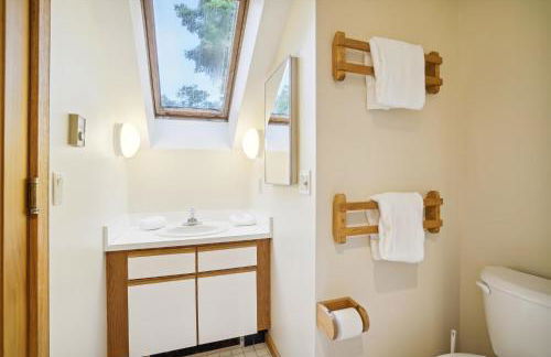 Highridge B20 Spectacular Top Floor Two Bedroom with Loft Condo with Scenic Views and Sports Center - Foto 77