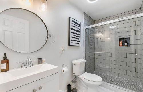 Charming 2BR Retreat-Free Parking - Foto 6