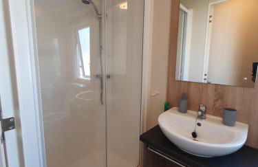 Billing Aquadrome - Alberta Caravan 2 Bedroom Sleep 6 - Photo 5