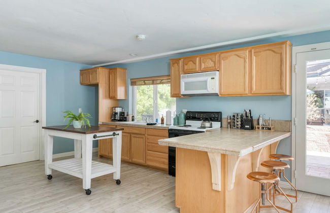 Grand Contento by Avantstay Extraordinary Estate w/ Pool & Movie Room - Photo 9