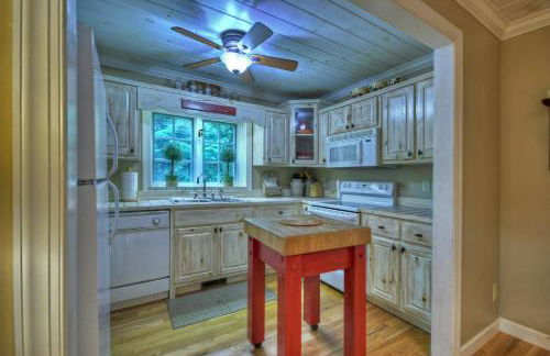 Southern Living Cottage Cozy up by the fire relax on the porch and enjoy peaceful surroundings - Foto 44