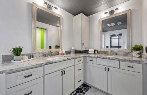 Iowa River Landing steps to Xtream Arena & Coralville Convention Center - Foto 27