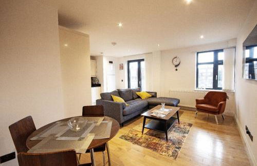 2 Bedroom, 2 Bathroom Apartment with Balcony in Hoxton, Zone 1, Sleeps 6 - Foto 1