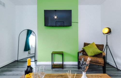 The Acacia Lodge - Beautiful & Modern 3-BR with FREE Parking - Perfect For Business or Work Stays by Parydise Properties - Foto 11